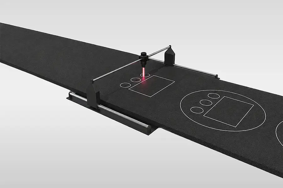 Laser bearbeitet Konturen in einer schwarzen EPDM-Bahn