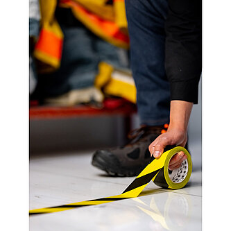 3M Gefahrenmarkierungsband 766i, Gelb/Schwarz, 1168 mm x 33 m