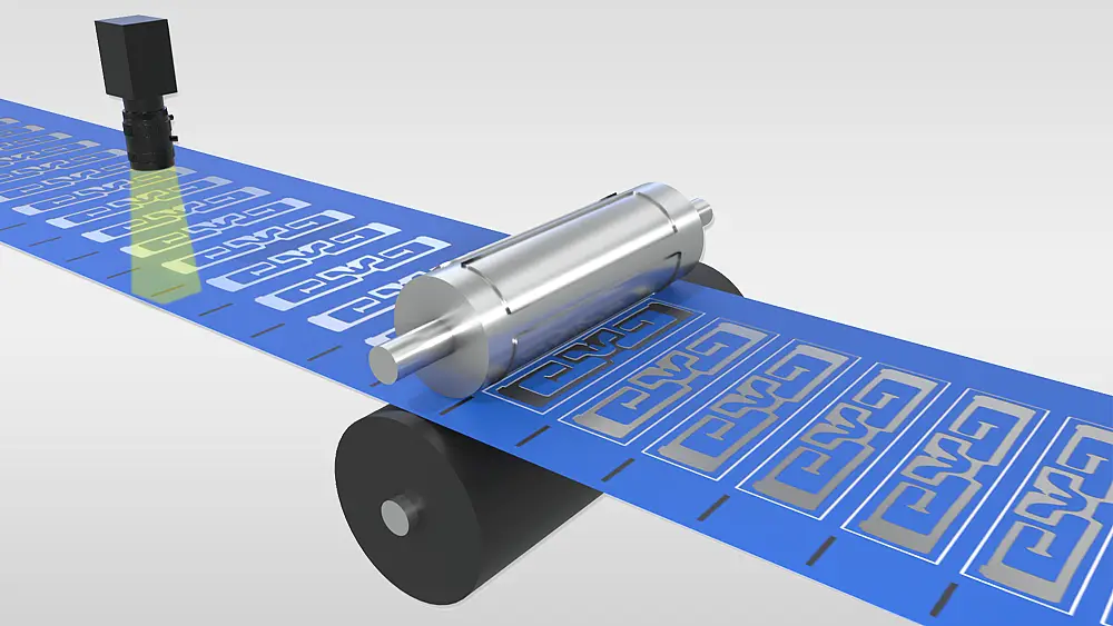Illustration einer rotierenden Stanze, die Konturen in eine blaue Materialbahn prägt