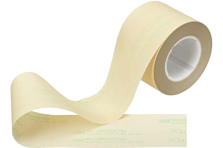 Rolle mit Folienschleifmittel als Vormaterial für ein Schleifband