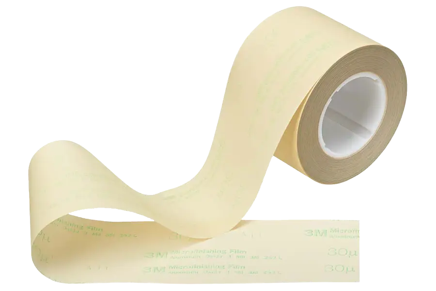 Rolle mit Folienschleifmittel als Vormaterial für ein Schleifband