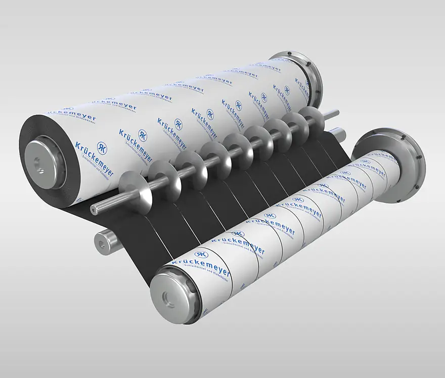 Illustration einer Materialbahn, die zwischen Rollen in schmalere Klebebandbahnen geteilt wird