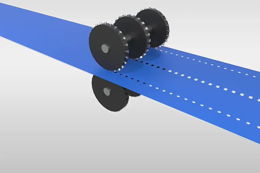 Werkzeuge erzeugen Lochreihen und Perforation in einer blauen Materialbahn